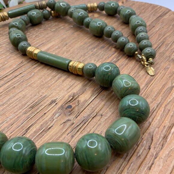Cadoro Vintage Green Marbled Bakelite Beaded Gold Tone Necklace - Picture 4 of 8